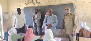 المدير التنفيذي لمحلية شيكان يتفقد سير امتحانات المرحلة الابتدائية