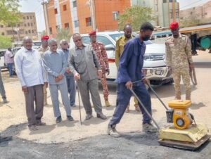 عمليات صيانة وتأهيل الطرق الاسفلتية تتواصل بمدينة الأبيض